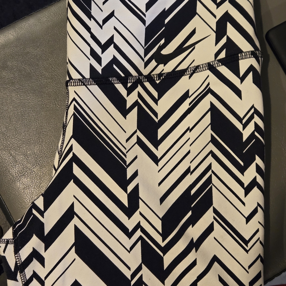 Nike Monochrome Chevron Leggings